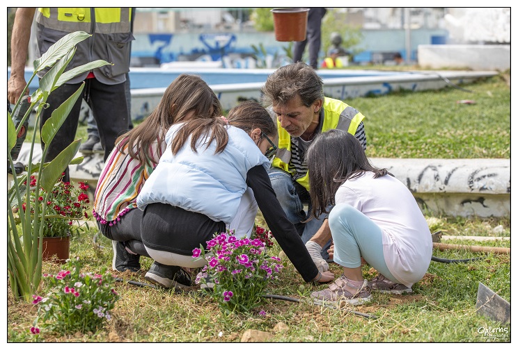Δήμος Νίκαιας -Ρέντη: 150 νέα φυτά «στολίζουν» την πλατεία Διαμάντως Κουμπάκη