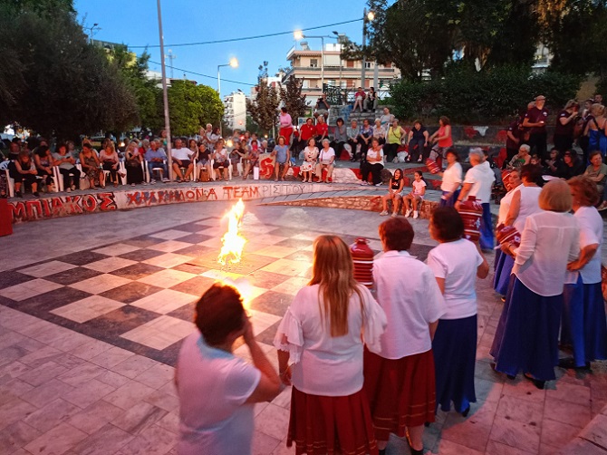 Δήμος Νίκαιας-Ρέντη: Οι φωτιές τ’Άη Γιάννη άναψαν στην πλατεία Χαλκδηδόνας