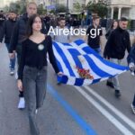 Συγκίνηση στο Πολυτεχνείο: Η κόρη της Φώφης Γεννηματά στην κεφαλή με την αιματοβαμμένη σημαία